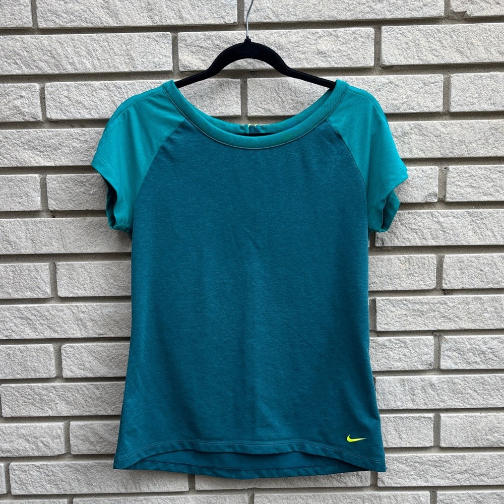 Nike Golf Green Short Sleeve Rounded Neck Top with Lime Zipper Accent Sz L